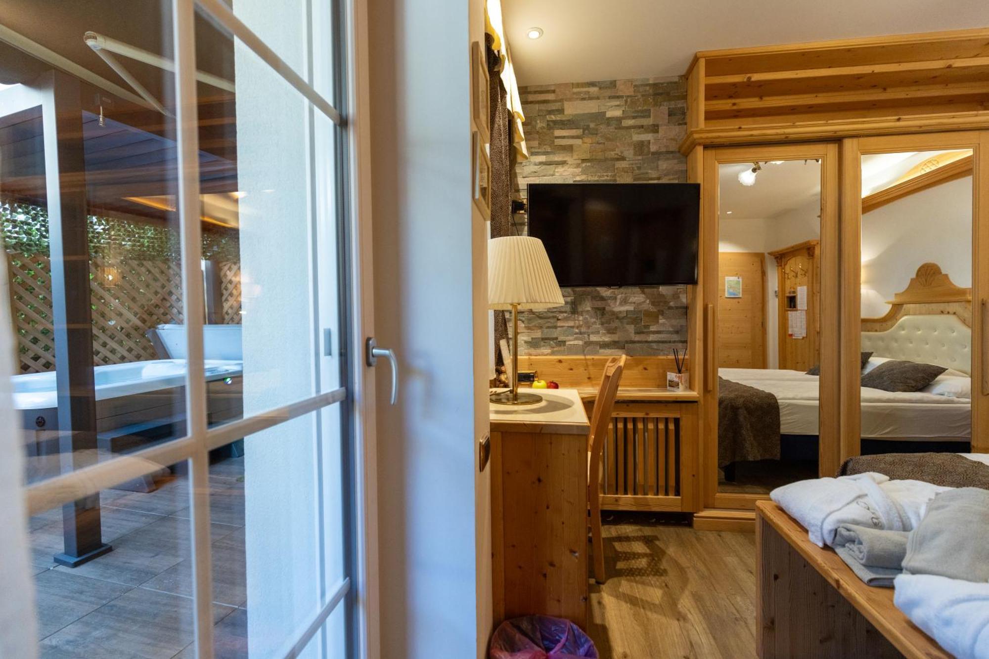 Alexander Hotel Alpine Wellness Dolomites Молвена Екстериор снимка