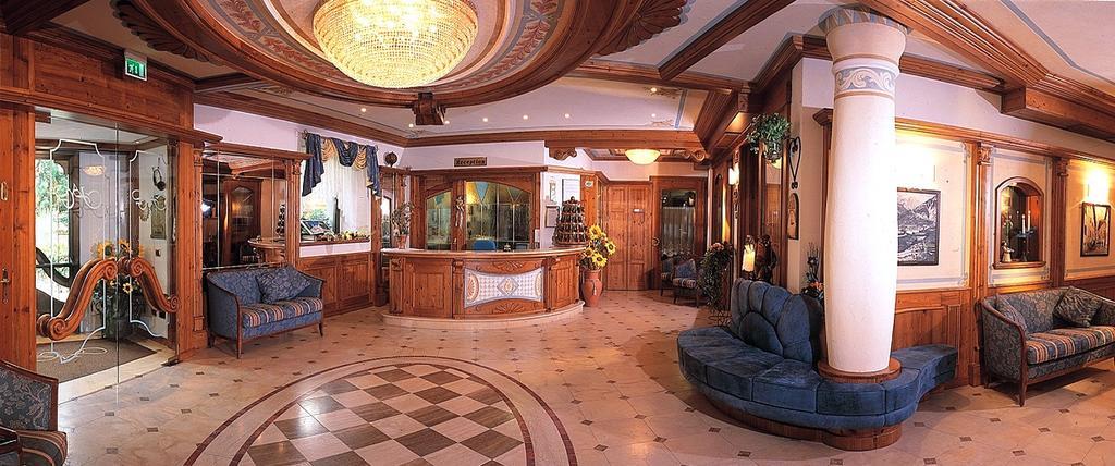 Alexander Hotel Alpine Wellness Dolomites Молвена Екстериор снимка