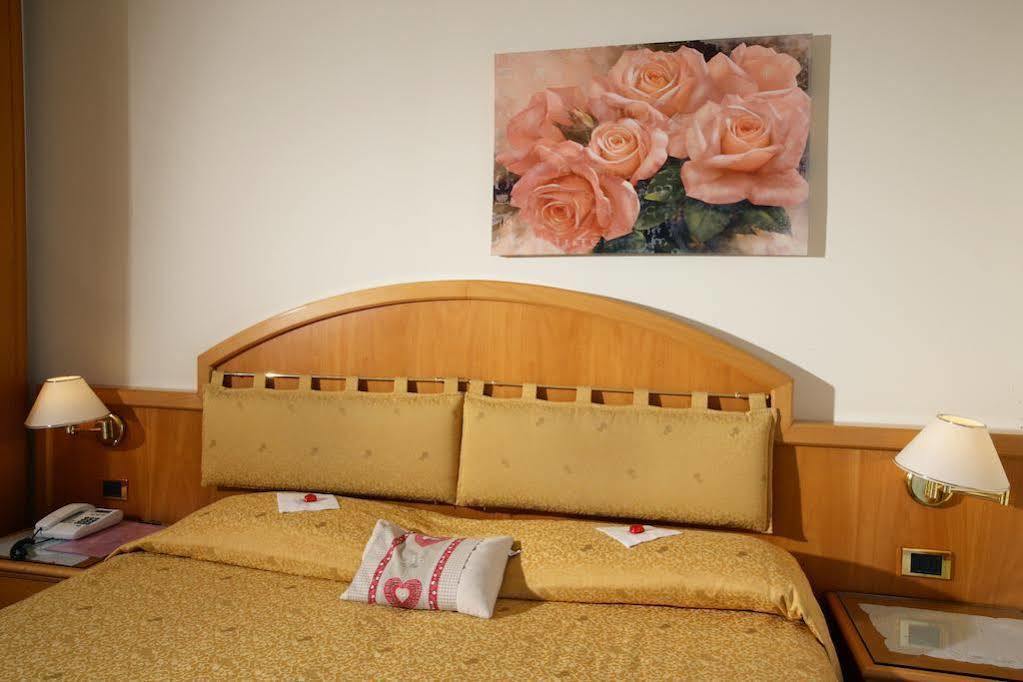 Alexander Hotel Alpine Wellness Dolomites Молвена Екстериор снимка